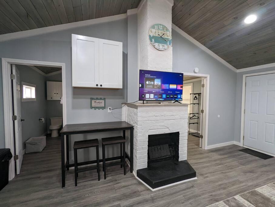 Summerlee Suite - Beautiful Remodeled Farmhouse Oak Hill Exterior photo