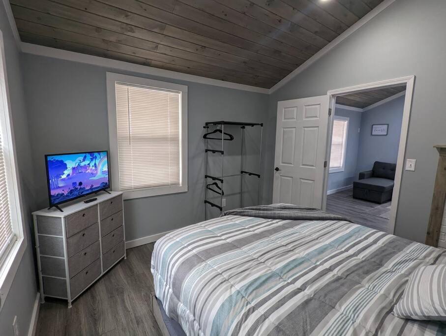 Summerlee Suite - Beautiful Remodeled Farmhouse Oak Hill Exterior photo